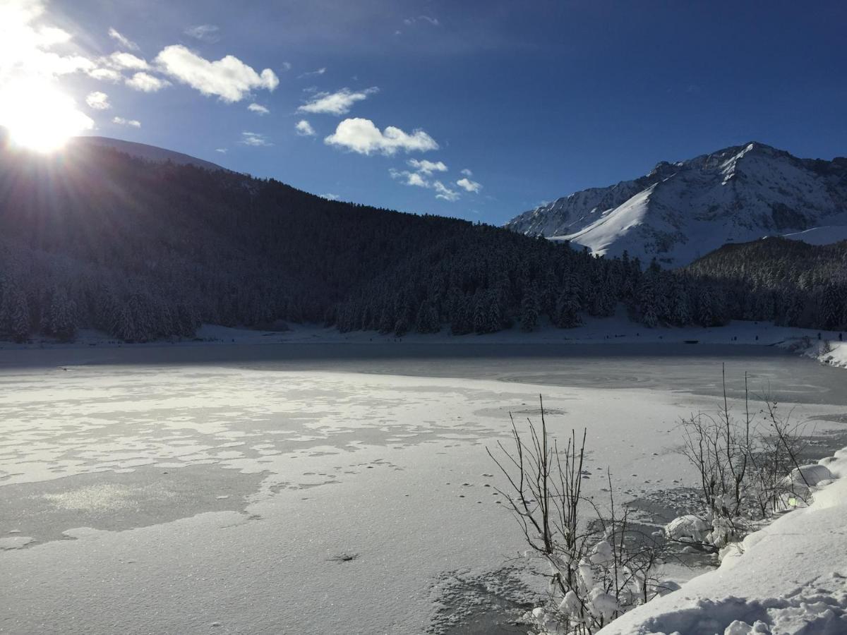 Gite Chaleureux Au Lac De Payolle カンパン エクステリア 写真